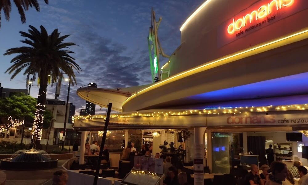 Domanis Cafe Restaurant Bar
