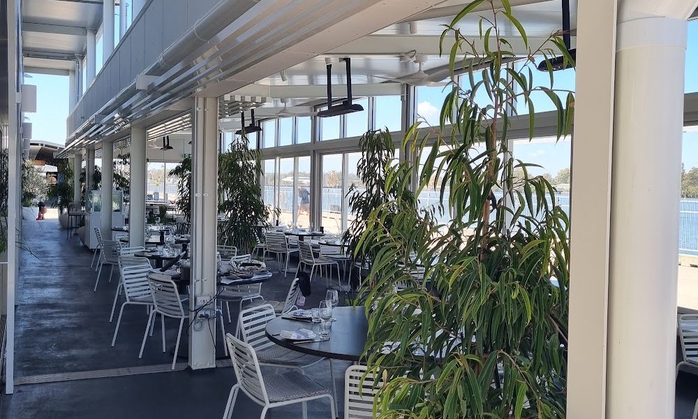 Fosh Bar & Restaurant