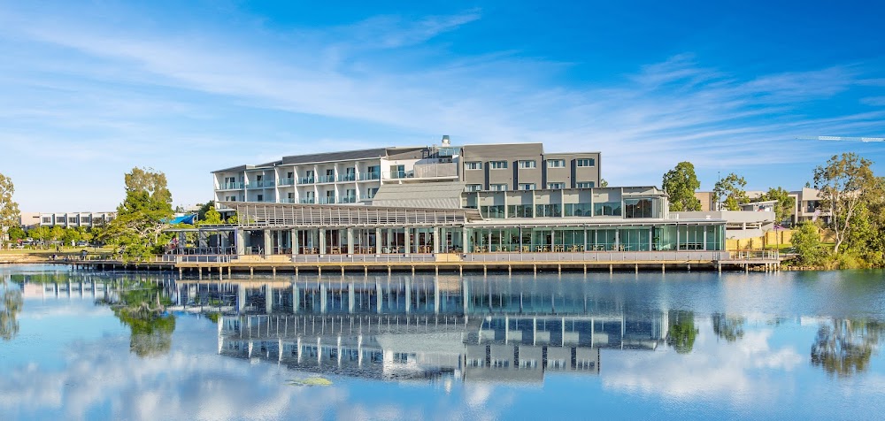 North Lakes Hotel