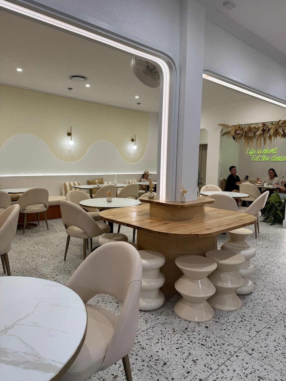 Velaa Cafe