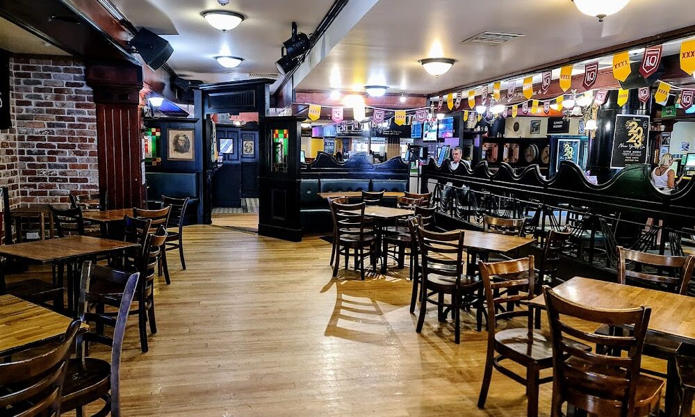 Waxy’s Irish Pub and Skyline Roof Top Bar