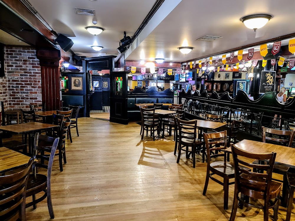 Waxy’s Irish Pub and Skyline Roof Top Bar